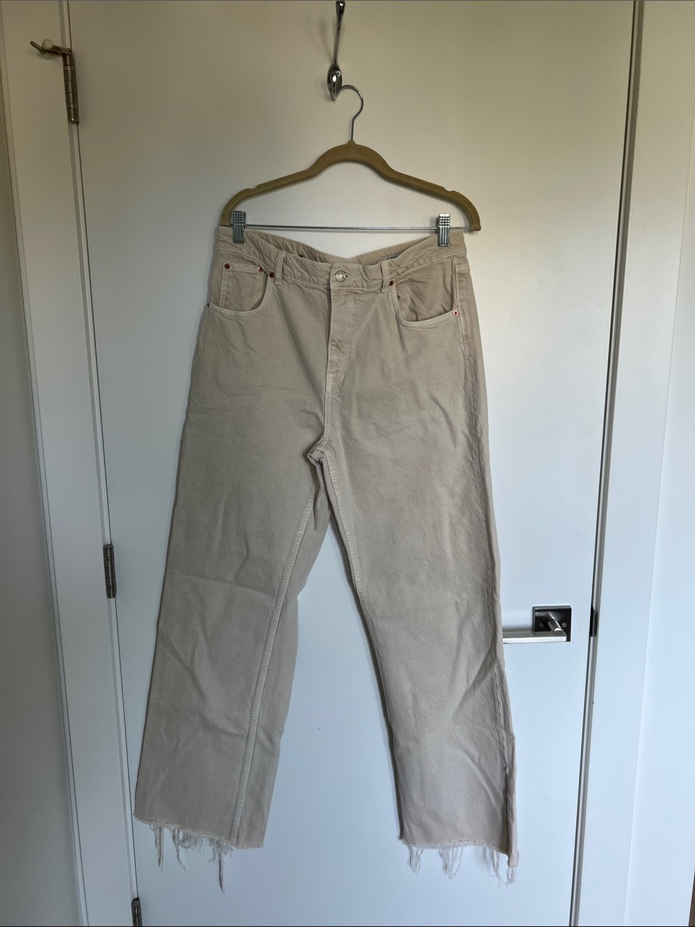 Zara Relaxed Jeans in Light Beige